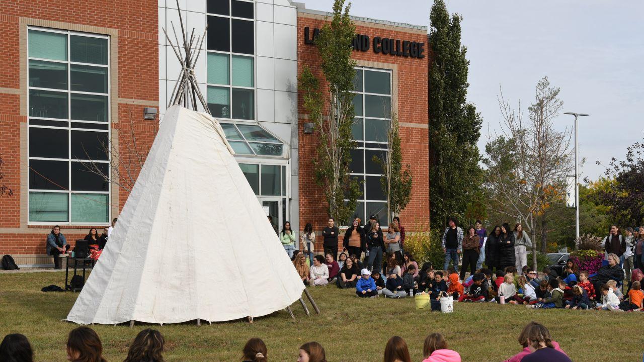 Tipi raising